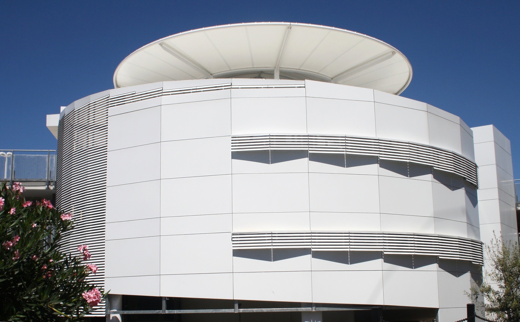http://Maxim-Continuous-Louvres-01-1.jpg